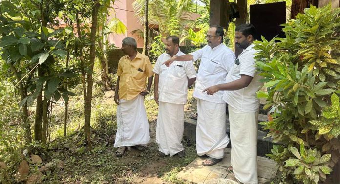 കനത്ത മഴയിൽ വെള്ളം കയറിയ പുഷ്പഗിരി റെയിവേ ക്രോസിന് സമീപത്തെ വീടുകൾ യുഡിഎഫ് സംഘം സന്ദര്ശിച്ചു കനത്ത മഴയിൽ വെള്ളം കയറിയ പുഷ്പഗിരി റെയിവേ ക്രോസിന് സമീപത്തെ വീടുകൾ യുഡിഎഫ് സംഘം സന്ദര്ശിച്ചു