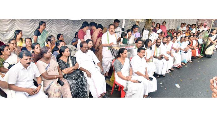 നവീൻ ബാബുവിൻ്റെ വിഷയത്തിൽ സിപിഎം കുടുംബത്തെ വഞ്ചിച്ചു : രമേശ് ചെന്നിത്തല നവീൻ ബാബുവിൻ്റെ വിഷയത്തിൽ സിപിഎം കുടുംബത്തെ വഞ്ചിച്ചു : രമേശ് ചെന്നിത്തല