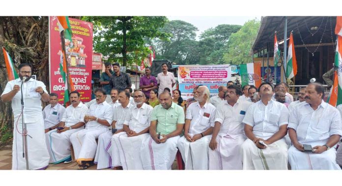 പന്തളത്ത് കോൺഗ്രസിന്റെ പ്രതിഷേധ ധർണ്ണ നടത്തി പന്തളത്ത് കോൺഗ്രസിന്റെ പ്രതിഷേധ ധർണ്ണ നടത്തി