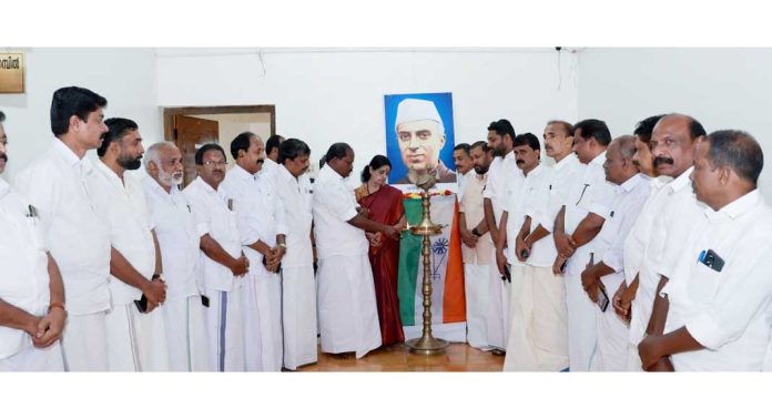 ജവഹര്ലാല് നെഹ്റു സ്വതന്ത്ര ഇന്ത്യയെ കെട്ടിപ്പടുത്ത നേതാവ് : പ്രൊഫ. സതീഷ് കൊച്ചുപറമ്പില് ജവഹര്ലാല് നെഹ്റു സ്വതന്ത്ര ഇന്ത്യയെ കെട്ടിപ്പടുത്ത നേതാവ് : പ്രൊഫ. സതീഷ് കൊച്ചുപറമ്പില്