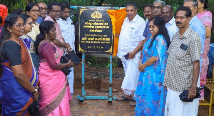 കാരയ്ക്കാട് വിദ്യാവിലാസിനി ദേശീയ ഗ്രന്ഥശാലയുടെ പുതിയ കെട്ടിടത്തിൻ്റെ നിർമ്മാണം മന്ത്രി സജി ചെറിയാൻ നിർവഹിച്ചു കാരയ്ക്കാട് വിദ്യാവിലാസിനി ദേശീയ ഗ്രന്ഥശാലയുടെ പുതിയ കെട്ടിടത്തിൻ്റെ നിർമ്മാണം മന്ത്രി സജി ചെറിയാൻ നിർവഹിച്ചു