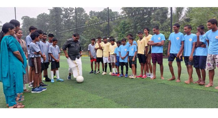 സൗഹൃദ ഫുട്ബോള് സംഘടിപ്പിച്ചു സൗഹൃദ ഫുട്ബോള് സംഘടിപ്പിച്ചു