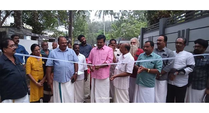 വള്ളിക്കോട് ഗ്രാമപഞ്ചായത്തിലെ വെട്ടിക്കാട്ടെത്തു പടി- തറയിൽ പടി- പെരുമ്പലത്ത് പടി റോഡ് ഉദ്ഘാടനം ചെയ്തു വള്ളിക്കോട് ഗ്രാമപഞ്ചായത്തിലെ വെട്ടിക്കാട്ടെത്തു പടി- തറയിൽ പടി- പെരുമ്പലത്ത് പടി റോഡ് ഉദ്ഘാടനം ചെയ്തു