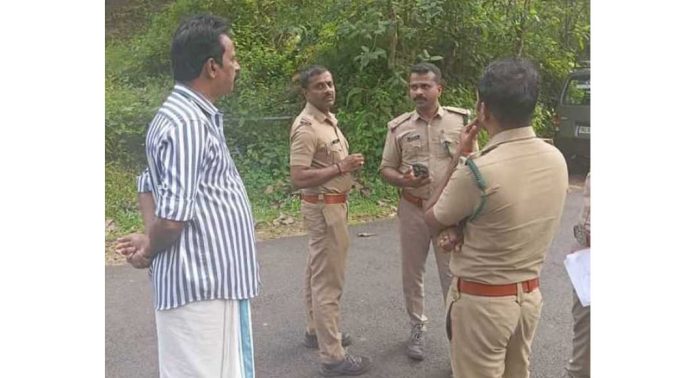 പെരുനാട് മാമ്പാറ പള്ളിക്ക് സമീപം പുലി ഇറങ്ങിയതായി സംശയം പെരുനാട് മാമ്പാറ പള്ളിക്ക് സമീപം പുലി ഇറങ്ങിയതായി സംശയം