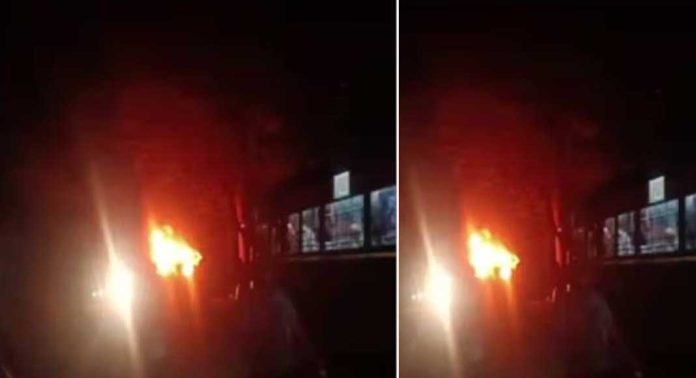 നിലയ്ക്കൽ സർവീസ് നടത്തുന്ന ലോ ഫ്ലോർ ബസ് കത്തിയ സംഭവം ; നാല് ജീവനക്കാർക്കെതിരെ നടപടിയെടുത്തതായി കെ എസ് ആർ ടി സി നിലയ്ക്കൽ സർവീസ് നടത്തുന്ന ലോ ഫ്ലോർ ബസ് കത്തിയ സംഭവം ; നാല് ജീവനക്കാർക്കെതിരെ നടപടിയെടുത്തതായി കെ എസ് ആർ ടി സി