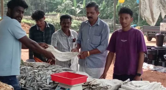 തെള്ളിയൂർക്കാവിൽ പ്രിയം പാൽസ്രാവിന് തെള്ളിയൂർക്കാവിൽ പ്രിയം പാൽസ്രാവിന്