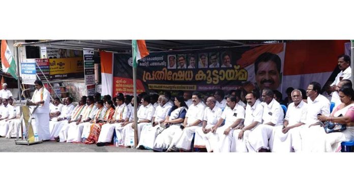 നവീന് ബാബുവിന്റെ മരണത്തില് സംസ്ഥാന സര്ക്കാരും സി.പി.എമ്മും ഒളിച്ചുകളി നടത്തുന്നു : കൊടിക്കുന്നില് സുരേഷ് .എം.പി നവീന് ബാബുവിന്റെ മരണത്തില് സംസ്ഥാന സര്ക്കാരും സി.പി.എമ്മും ഒളിച്ചുകളി നടത്തുന്നു : കൊടിക്കുന്നില് സുരേഷ് .എം.പി