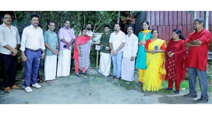 മുണ്ടന്കാവ് ഇറപ്പുഴ പാലത്തില് ചെങ്ങന്നൂര് നഗരസഭ 50 പുതിയ തെരുവ് വിളക്കുകള് സ്ഥാപിച്ചു മുണ്ടന്കാവ് ഇറപ്പുഴ പാലത്തില് ചെങ്ങന്നൂര് നഗരസഭ 50 പുതിയ തെരുവ് വിളക്കുകള് സ്ഥാപിച്ചു