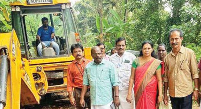 ചെങ്ങന്നൂർ നഗരസഭയുടെ കുടിവെള്ളക്ഷാമം പരിഹരിക്കാൻ ഭരണാനുമതിയായത് 463.65 കോടിയുടെ പദ്ധതികൾ ചെങ്ങന്നൂർ നഗരസഭയുടെ കുടിവെള്ളക്ഷാമം പരിഹരിക്കാൻ ഭരണാനുമതിയായത് 463.65 കോടിയുടെ പദ്ധതികൾ
