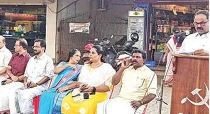 എൻ.ആർ.ഇ.ജി. വർക്കേഴ്സ് യൂണിയൻ വെൺമണി തപാൽ ഓഫീസിലേക്ക് മാർച്ച് നടത്തി എൻ.ആർ.ഇ.ജി. വർക്കേഴ്സ് യൂണിയൻ വെൺമണി തപാൽ ഓഫീസിലേക്ക് മാർച്ച് നടത്തി