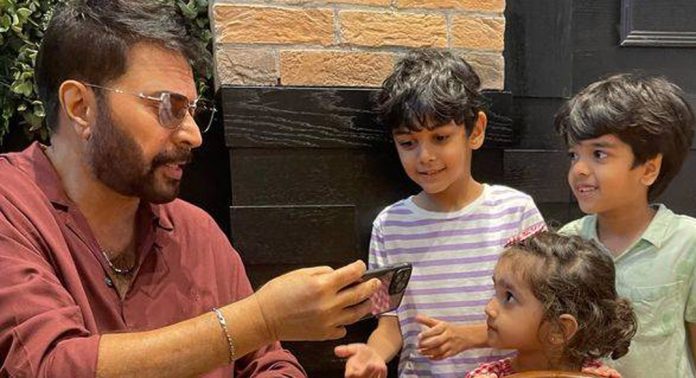 ശിശുദിനത്തില് കുട്ടികള്ക്കൊപ്പമുളള സ്പെഷ്യല് ഫോട്ടോ പങ്കുവെച്ച് മമ്മൂട്ടി ശിശുദിനത്തില് കുട്ടികള്ക്കൊപ്പമുളള സ്പെഷ്യല് ഫോട്ടോ പങ്കുവെച്ച് മമ്മൂട്ടി