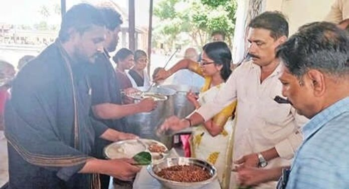 ചെങ്ങന്നൂർ മഹാദേവ ക്ഷേത്രത്തിലെത്തുന്ന ശബരിമല തീർഥാടകർക്കായി ദേവസ്വംബോർഡിന്റെ അന്നദാനം തുടങ്ങി ചെങ്ങന്നൂർ മഹാദേവ ക്ഷേത്രത്തിലെത്തുന്ന ശബരിമല തീർഥാടകർക്കായി ദേവസ്വംബോർഡിന്റെ അന്നദാനം തുടങ്ങി