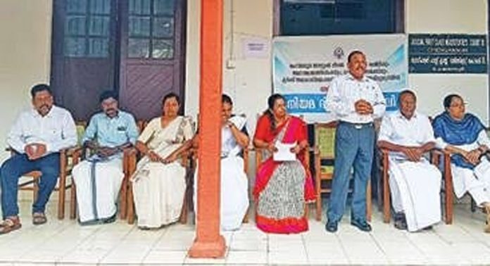 ചെങ്ങന്നൂർ താലൂക്ക് ലീഗൽ സർവീസസ് കമ്മിറ്റി ഭരണഘടനാദിനമാചരിച്ചു ചെങ്ങന്നൂർ താലൂക്ക് ലീഗൽ സർവീസസ് കമ്മിറ്റി ഭരണഘടനാദിനമാചരിച്ചു