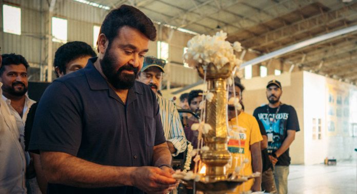 മോഹന്ലാല് തിരിതെളിച്ചു ; മലയാളത്തിന്റെ വമ്പന്സിനിമയ്ക്ക് ശ്രീലങ്കയില് തുടക്കം മോഹന്ലാല് തിരിതെളിച്ചു ; മലയാളത്തിന്റെ വമ്പന്സിനിമയ്ക്ക് ശ്രീലങ്കയില് തുടക്കം