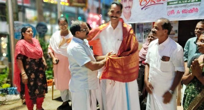 ചിറ്റാർ മാർക്കറ്റ് ജംഗ്ഷനിൽ ഹൈമാസ്റ്റ് ലൈറ്റ് തെളിയിച്ചു ചിറ്റാർ മാർക്കറ്റ് ജംഗ്ഷനിൽ ഹൈമാസ്റ്റ് ലൈറ്റ് തെളിയിച്ചു