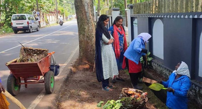 പരുമല തീര്ത്ഥാടനം : ചെങ്ങന്നൂര് നഗരസഭ മെഗാ ശുചീകരണം നടത്തി പരുമല തീര്ത്ഥാടനം : ചെങ്ങന്നൂര് നഗരസഭ മെഗാ ശുചീകരണം നടത്തി