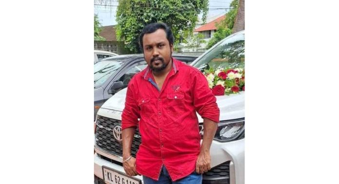 വയറിംഗ് ജോലിക്കിടയിൽ യുവാവ് ഷോക്കേറ്റ് മരിച്ചു വയറിംഗ് ജോലിക്കിടയിൽ യുവാവ് ഷോക്കേറ്റ് മരിച്ചു