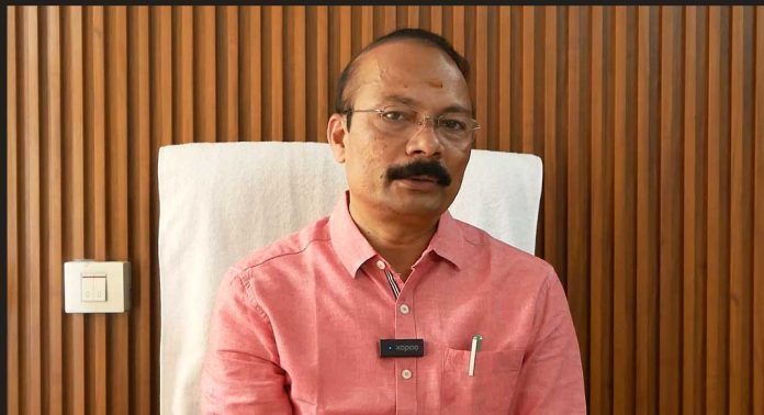 പതിനെട്ടാം പടിയിലെ പോലീസിന്റെ ഡ്യൂട്ടി സമയം കുറച്ചത് ദർശനം സുഗമമാക്കി – ദേവസ്വം ബോർഡ് പ്രസിഡന്റ് പതിനെട്ടാം പടിയിലെ പോലീസിന്റെ ഡ്യൂട്ടി സമയം കുറച്ചത് ദർശനം സുഗമമാക്കി – ദേവസ്വം ബോർഡ് പ്രസിഡന്റ്