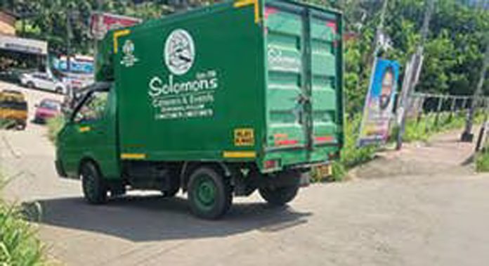 അപകടഭീഷണിയായി ഏനാത്ത് ലിങ്ക് റോഡ് അപകടഭീഷണിയായി ഏനാത്ത് ലിങ്ക് റോഡ്