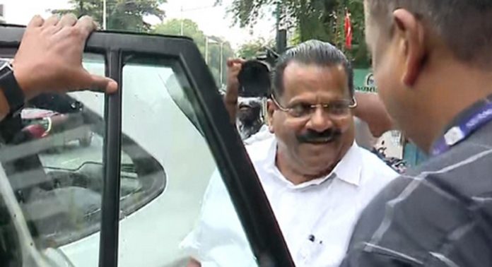 ആത്മകഥാ വിവാദത്തിൽ പാർട്ടിക്ക് വിശദീകരണം നൽകി ഇ പി ജയരാജൻ ആത്മകഥാ വിവാദത്തിൽ പാർട്ടിക്ക് വിശദീകരണം നൽകി ഇ പി ജയരാജൻ
