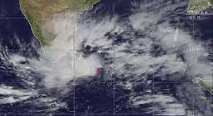 ഫെങ്കൽ ചുഴലിക്കാറ്റ് ; തമിഴ്നാടിൽ അതീവ ജാഗ്രത ഫെങ്കൽ ചുഴലിക്കാറ്റ് ; തമിഴ്നാടിൽ അതീവ ജാഗ്രത