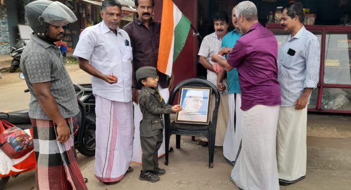 പന്തളം നഗരസഭ കോൺഗ്രസ് നാലാം വാർഡ് കമ്മിറ്റിയുടെ നേതൃത്വത്തിൽ ജവഹാർ ലാൽ നെഹ്റു അനുസ്മരണ സമ്മേളനം നടന്നു പന്തളം നഗരസഭ കോൺഗ്രസ് നാലാം വാർഡ് കമ്മിറ്റിയുടെ നേതൃത്വത്തിൽ ജവഹാർ ലാൽ നെഹ്റു അനുസ്മരണ സമ്മേളനം നടന്നു