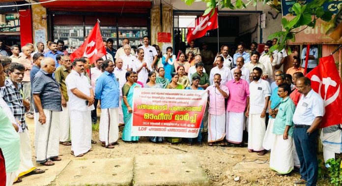 ബസ് ടെർമിനൽ നിർമ്മിക്കുന്നതിന് ഫണ്ട് അനുവദിച്ചിട്ടും അനങ്ങാപ്പാറ നയം ; പ്രതിഷേധ പ്രകടനവും ധർണയും നടത്തി ബസ് ടെർമിനൽ നിർമ്മിക്കുന്നതിന് ഫണ്ട് അനുവദിച്ചിട്ടും അനങ്ങാപ്പാറ നയം ; പ്രതിഷേധ പ്രകടനവും ധർണയും നടത്തി