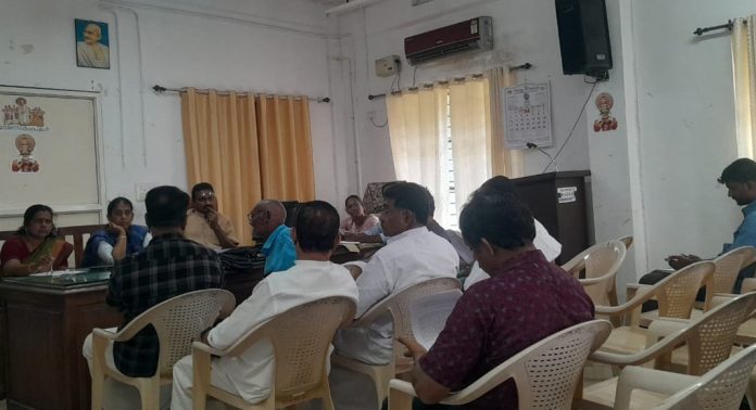 കോന്നി താലൂക്ക് വികസന സമിതിയിൽ ഉദ്യോഗസ്ഥർ പങ്കെടുക്കാതിരിക്കുന്നതിന് എതിരെ രൂക്ഷ വിമർശനം കോന്നി താലൂക്ക് വികസന സമിതിയിൽ ഉദ്യോഗസ്ഥർ പങ്കെടുക്കാതിരിക്കുന്നതിന് എതിരെ രൂക്ഷ വിമർശനം