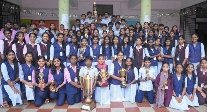 കോന്നി ഉപജില്ലാ കലാകിരീടം കോന്നി ഗവണ്മെൻ്റ് ഹയർ സെക്കൻഡറി സ്കൂളിന് കോന്നി ഉപജില്ലാ കലാകിരീടം കോന്നി ഗവണ്മെൻ്റ് ഹയർ സെക്കൻഡറി സ്കൂളിന്