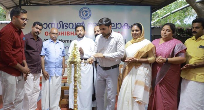 ഗാന്ധിഭവന് ദേവലോകത്തിന്റെ രണ്ടാമത് വര്ഷികവും സ്നേഹപ്രയാണം 668-ാം ദിന സംഗമവും നടന്നു ഗാന്ധിഭവന് ദേവലോകത്തിന്റെ രണ്ടാമത് വര്ഷികവും സ്നേഹപ്രയാണം 668-ാം ദിന സംഗമവും നടന്നു