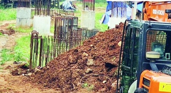 ഐരവൺ പാലം നിർമാണം പുരോഗമിക്കുന്നു ഐരവൺ പാലം നിർമാണം പുരോഗമിക്കുന്നു