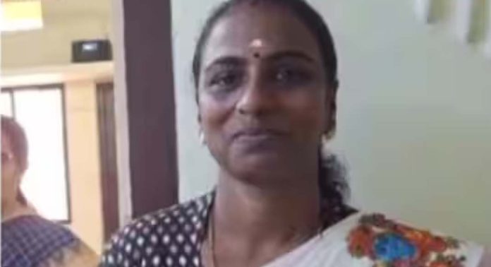 മഹിളാ കോൺഗ്രസ് ജില്ല സെക്രട്ടറി കൃഷ്ണകുമാരി സിപിഎമ്മിലേക്ക് മഹിളാ കോൺഗ്രസ് ജില്ല സെക്രട്ടറി കൃഷ്ണകുമാരി സിപിഎമ്മിലേക്ക്