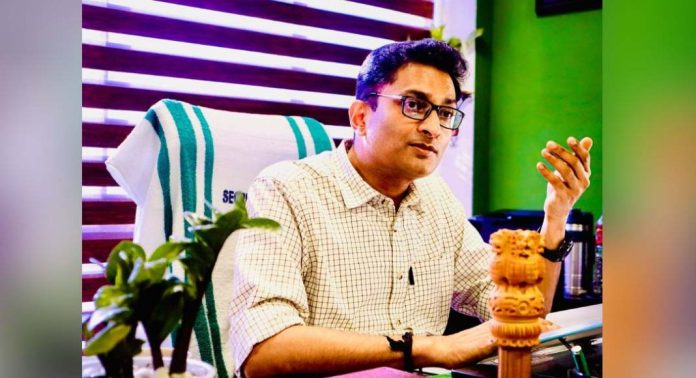 ഐഎഎസ് ഉദ്യോഗസ്ഥർക്കെതിരെ സർക്കാർ ; സസ്പെൻഡ് ചെയ്തുള്ള ഉത്തരവ് പുറത്തിറങ്ങി ഐഎഎസ് ഉദ്യോഗസ്ഥർക്കെതിരെ സർക്കാർ ; സസ്പെൻഡ് ചെയ്തുള്ള ഉത്തരവ് പുറത്തിറങ്ങി