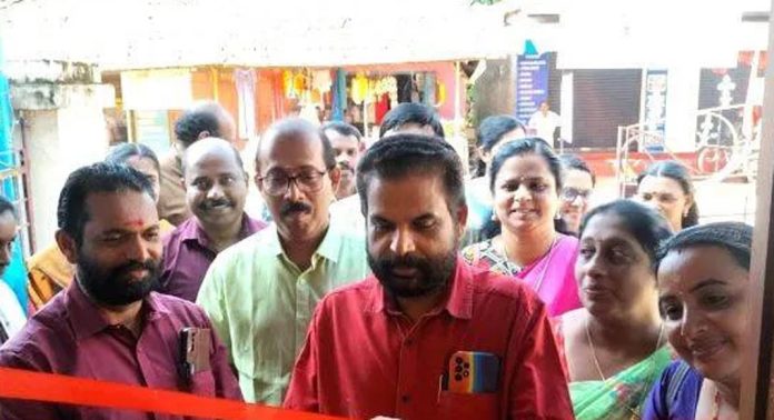 പന്തളം തെക്കേക്കര ഗ്രാമപഞ്ചായത്ത് പുതിയതായി നിർമ്മിച്ച ആധുനിക ഫ്രണ്ട് ഓഫീസ് ഉദ്ഘാടനം ചെയ്തു പന്തളം തെക്കേക്കര ഗ്രാമപഞ്ചായത്ത് പുതിയതായി നിർമ്മിച്ച ആധുനിക ഫ്രണ്ട് ഓഫീസ് ഉദ്ഘാടനം ചെയ്തു