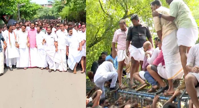 പാലക്കാട് എസ്പി ഓഫീസിലേക്ക് കോൺഗ്രസ് നടത്തിയ മാര്ച്ചില് സംഘർഷം പാലക്കാട് എസ്പി ഓഫീസിലേക്ക് കോൺഗ്രസ് നടത്തിയ മാര്ച്ചില് സംഘർഷം