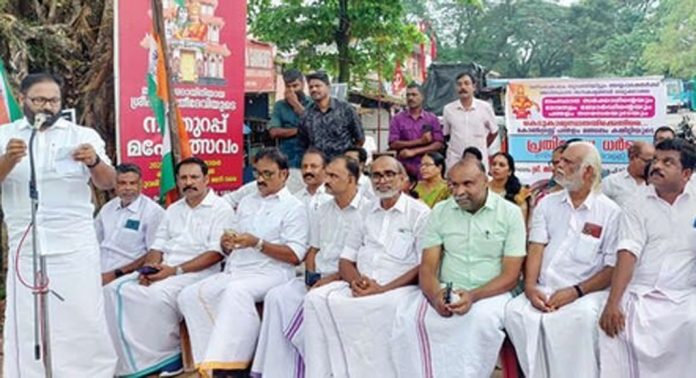 പന്തളത്തോട് നഗരസഭയും ദേവസ്വം ബോർഡും കാട്ടുന്ന അവഗണനക്കെതിരേ കോൺഗ്രസ് പന്തളം മണ്ഡലം കമ്മിറ്റി ധർണ നടത്തി പന്തളത്തോട് നഗരസഭയും ദേവസ്വം ബോർഡും കാട്ടുന്ന അവഗണനക്കെതിരേ കോൺഗ്രസ് പന്തളം മണ്ഡലം കമ്മിറ്റി ധർണ നടത്തി