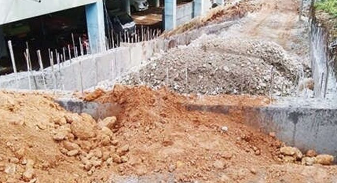 പന്തളം വലിയകോയിക്കൽ ക്ഷേത്രത്തിന് സമീപമുള്ള പാർക്കിംഗ് സ്ഥലത്തേക്ക് വൺവേ സംവിധാനം പൂർത്തിയാകുന്നു പന്തളം വലിയകോയിക്കൽ ക്ഷേത്രത്തിന് സമീപമുള്ള പാർക്കിംഗ് സ്ഥലത്തേക്ക് വൺവേ സംവിധാനം പൂർത്തിയാകുന്നു
