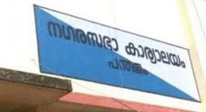 പന്തളം നഗരസഭയിൽ ഭരണസമിതിക്കെതിരെ അവിശ്വാസ പ്രമേയം നൽകി പന്തളം നഗരസഭയിൽ ഭരണസമിതിക്കെതിരെ അവിശ്വാസ പ്രമേയം നൽകി