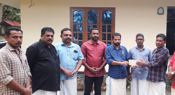ഗുരുതര രോഗം ബാധിച്ച് ചികത്സയിൽ കഴിയുന്ന കീരുകുഴി സ്വദേശിക്ക് ഒമാന് കെെരളിയുടെ ചികത്സ സഹായ ഫണ്ട് കെെമാറി ഗുരുതര രോഗം ബാധിച്ച് ചികത്സയിൽ കഴിയുന്ന കീരുകുഴി സ്വദേശിക്ക് ഒമാന് കെെരളിയുടെ ചികത്സ സഹായ ഫണ്ട് കെെമാറി