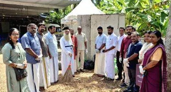 പരുമല പള്ളിയങ്കണം ശുചീകരിച്ചു പരുമല പള്ളിയങ്കണം ശുചീകരിച്ചു