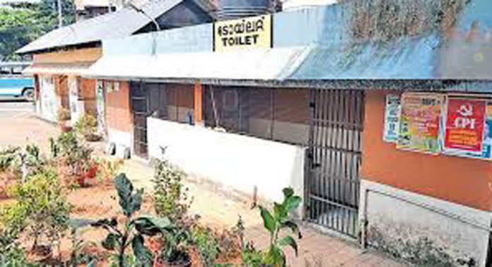 പെരുമ്പുഴ ബസ് സ്റ്റാൻഡിലെ ശുചിമുറി തുറന്നു കൊടുത്തില്ല ; വലഞ്ഞ് ശബരിമല തീര്ഥാടകര് പെരുമ്പുഴ ബസ് സ്റ്റാൻഡിലെ ശുചിമുറി തുറന്നു കൊടുത്തില്ല ; വലഞ്ഞ് ശബരിമല തീര്ഥാടകര്