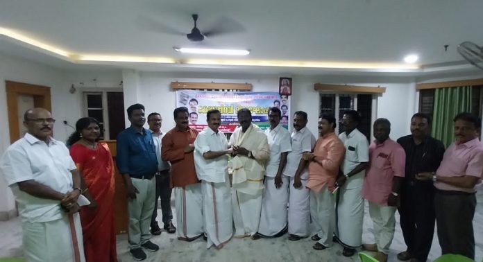 ലോക കവിസമ്മേളന പ്രതിനിധി ഫിലിപ്പോസ് തത്തംപള്ളിയെ കേരള കോൺഗ്രസ് എം സംസ്കാരവേദി അനുമോദിച്ചു ലോക കവിസമ്മേളന പ്രതിനിധി ഫിലിപ്പോസ് തത്തംപള്ളിയെ കേരള കോൺഗ്രസ് എം സംസ്കാരവേദി അനുമോദിച്ചു