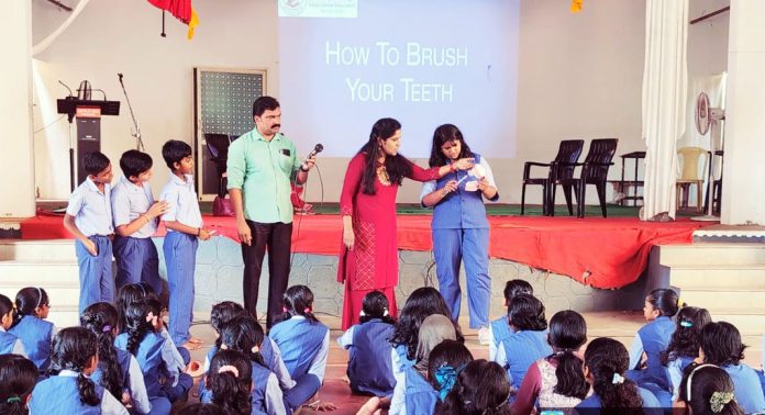 പ്രമാടം നേതാജി ഹൈസ്കൂളിൽ ടൂത്ത് ബ്രഷിംഗ് ബോധവൽക്കരണം നടത്തി പ്രമാടം നേതാജി ഹൈസ്കൂളിൽ ടൂത്ത് ബ്രഷിംഗ് ബോധവൽക്കരണം നടത്തി