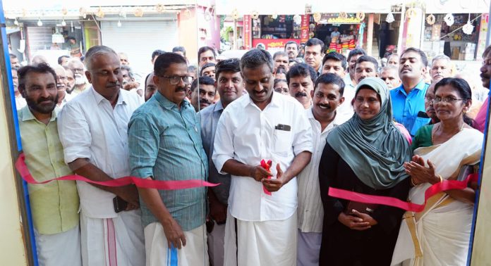 കുമ്പഴയിലെ നഗരസഭാ സോണൽ ഓഫീസ് ഉദ്ഘാടനം ചെയ്തു കുമ്പഴയിലെ നഗരസഭാ സോണൽ ഓഫീസ് ഉദ്ഘാടനം ചെയ്തു