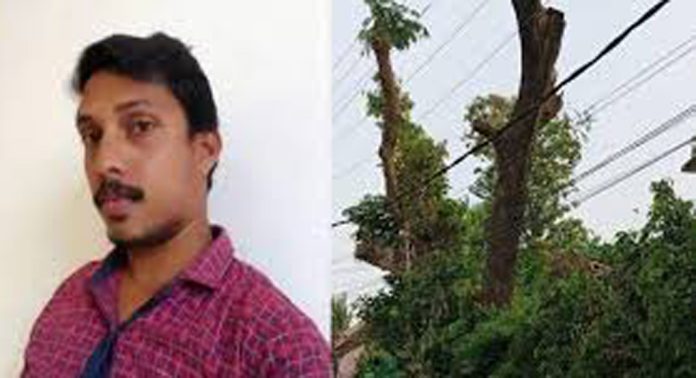 പത്തനംതിട്ടയിൽ കയർ കഴുത്തിൽ കുരുങ്ങി സ്കൂട്ടർ യാത്രികൻ മരിച്ച സംഭവം ; ആറ് പേരെ കസ്റ്റഡിയിലെടുത്തു പത്തനംതിട്ടയിൽ കയർ കഴുത്തിൽ കുരുങ്ങി സ്കൂട്ടർ യാത്രികൻ മരിച്ച സംഭവം ; ആറ് പേരെ കസ്റ്റഡിയിലെടുത്തു