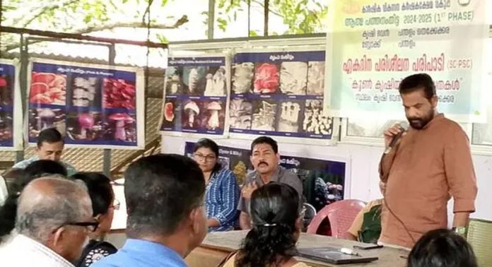 പന്തളം തെക്കേക്കര പഞ്ചായത്തിൽ കർഷകർക്ക് കൂൺ കൃഷി പരിശീലനം നടത്തി പന്തളം തെക്കേക്കര പഞ്ചായത്തിൽ കർഷകർക്ക് കൂൺ കൃഷി പരിശീലനം നടത്തി