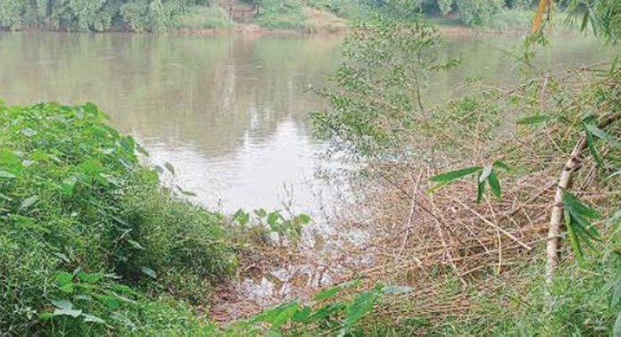മണ്ഡലകാലം അരികെ ; പുല്ലൂപ്രം ക്ഷേത്രക്കടവില് സുരക്ഷ ഒരുക്കിയില്ല മണ്ഡലകാലം അരികെ ; പുല്ലൂപ്രം ക്ഷേത്രക്കടവില് സുരക്ഷ ഒരുക്കിയില്ല