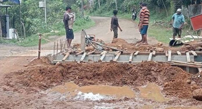 ഇട്ടിയപ്പാറ-ജണ്ടായിക്കൽ-ബംഗ്ലാവ്കടവ്-വടശ്ശേരിക്കര റോഡിന്റെ പണി തുടങ്ങിയിട്ട് മാസങ്ങള് ; എന്നിട്ടും കലുങ്കുകളുടെ പണികൾപോലും പൂർത്തിയായിട്ടില്ല ഇട്ടിയപ്പാറ-ജണ്ടായിക്കൽ-ബംഗ്ലാവ്കടവ്-വടശ്ശേരിക്കര റോഡിന്റെ പണി തുടങ്ങിയിട്ട് മാസങ്ങള് ; എന്നിട്ടും കലുങ്കുകളുടെ പണികൾപോലും പൂർത്തിയായിട്ടില്ല