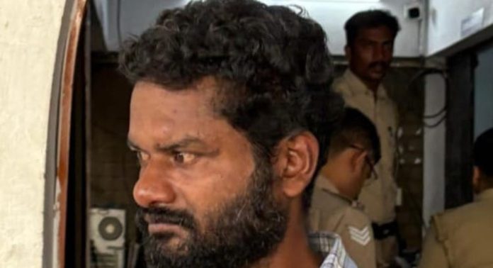 റാന്നിയില് ഇരുചക്രവാഹനം കടത്തികൊണ്ടു പോയ ആളെ നാട്ടുകാര് തടഞ്ഞു വെച്ച് പോലീസില് ഏല്പ്പിച്ചു റാന്നിയില് ഇരുചക്രവാഹനം കടത്തികൊണ്ടു പോയ ആളെ നാട്ടുകാര് തടഞ്ഞു വെച്ച് പോലീസില് ഏല്പ്പിച്ചു