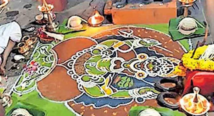 തോട്ടമൺകാവ് ദേവീക്ഷേത്രത്തിൽ കളമെഴുത്തും പാട്ടും തുടങ്ങി തോട്ടമൺകാവ് ദേവീക്ഷേത്രത്തിൽ കളമെഴുത്തും പാട്ടും തുടങ്ങി